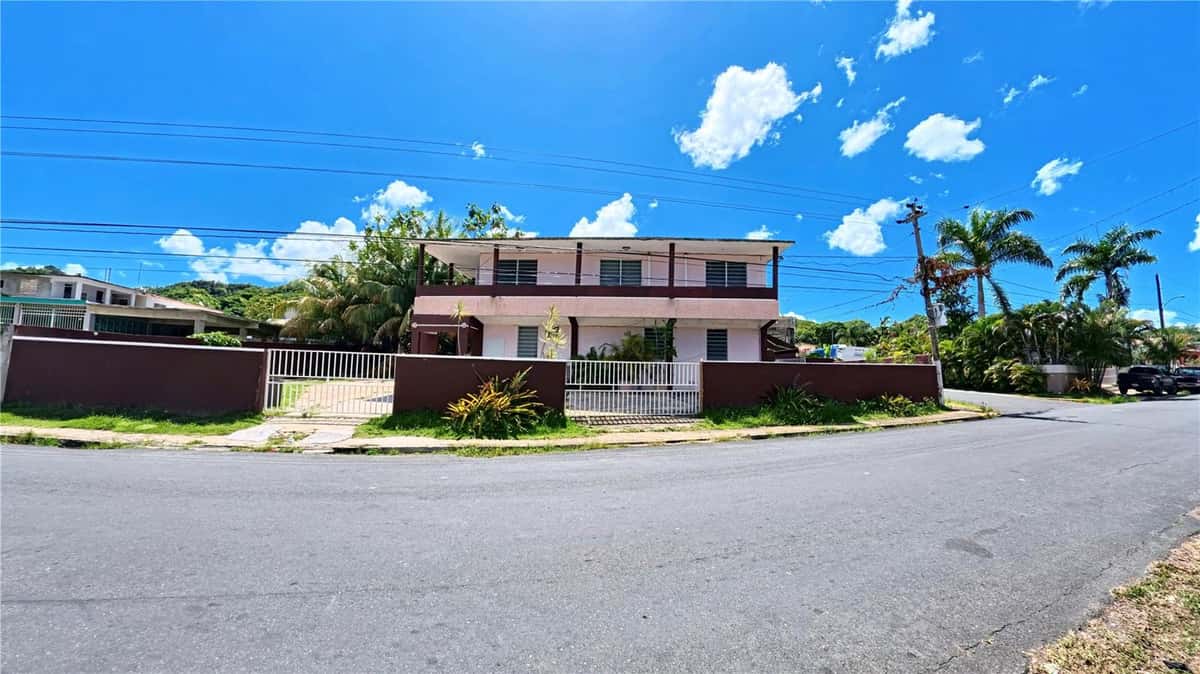 696 CALLE PRINCIPAL