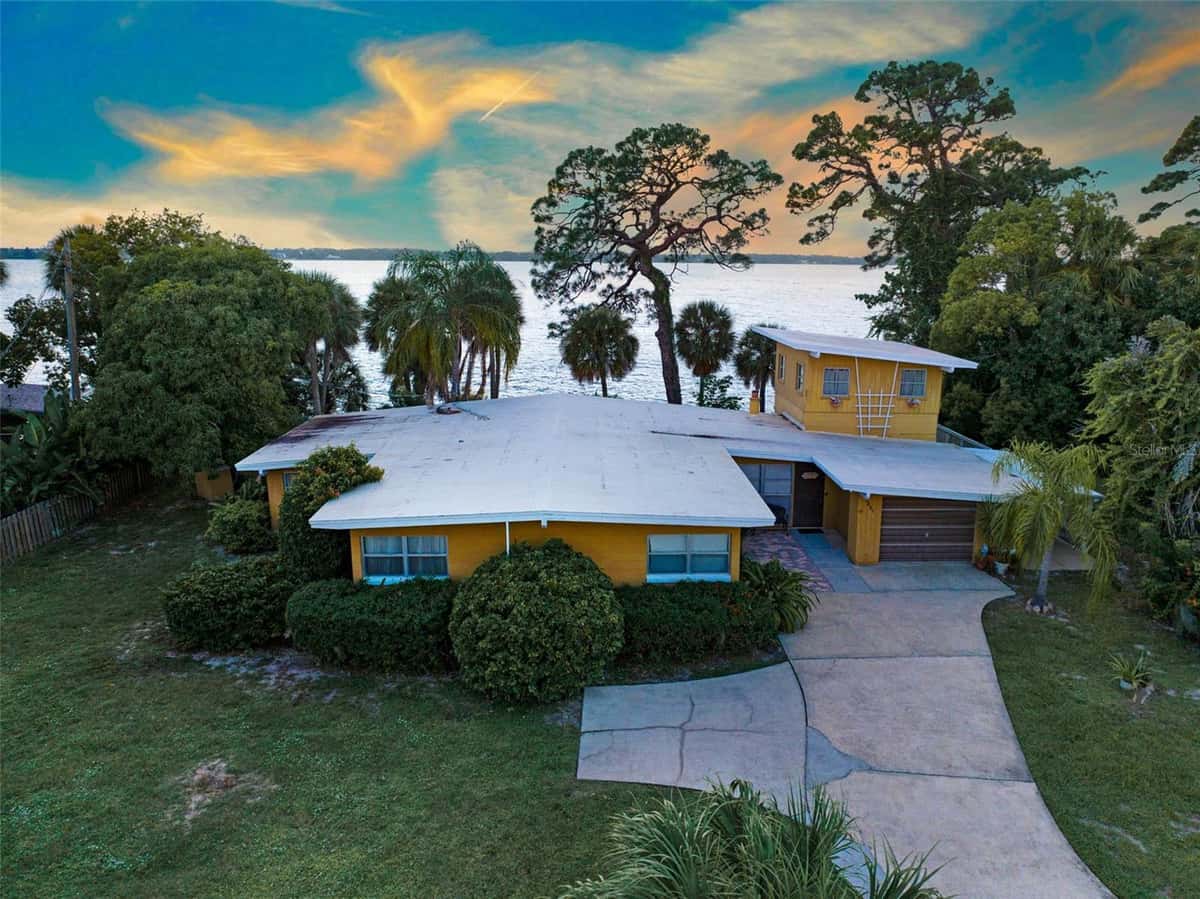 2885 TROPICAL TRAIL