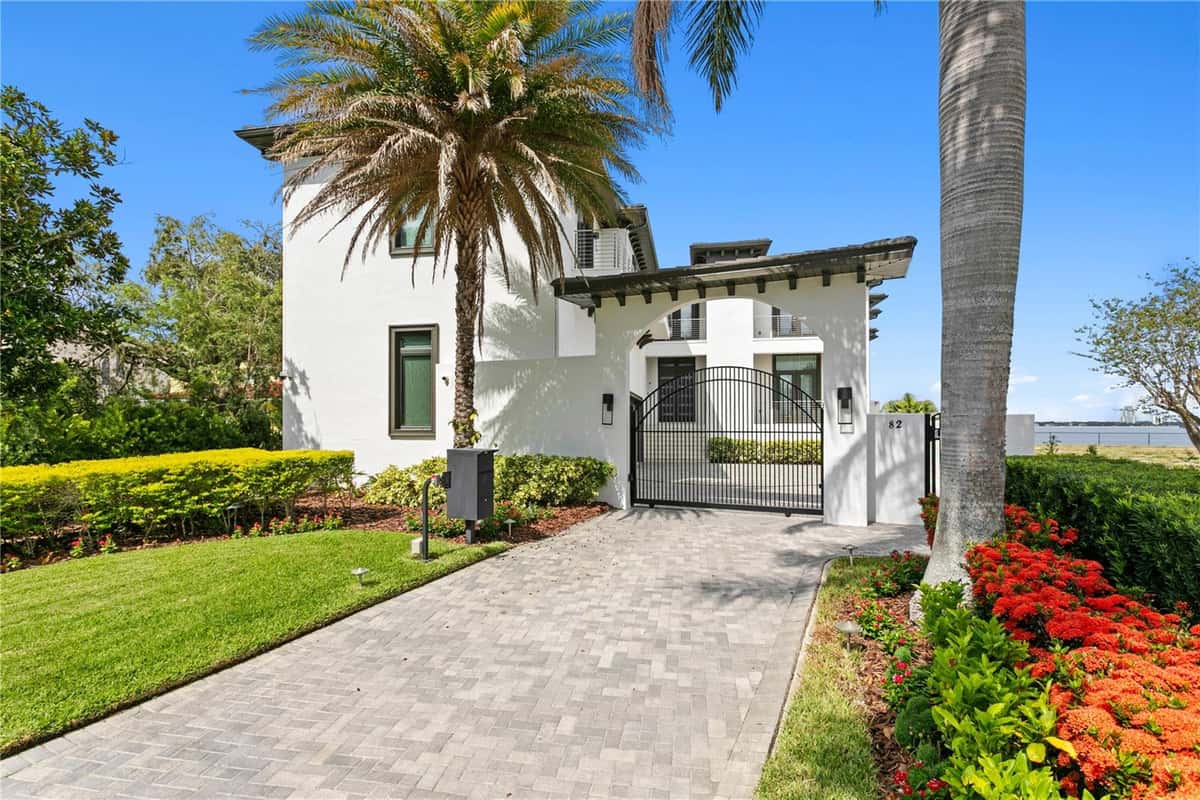82 MARTINIQUE AVENUE