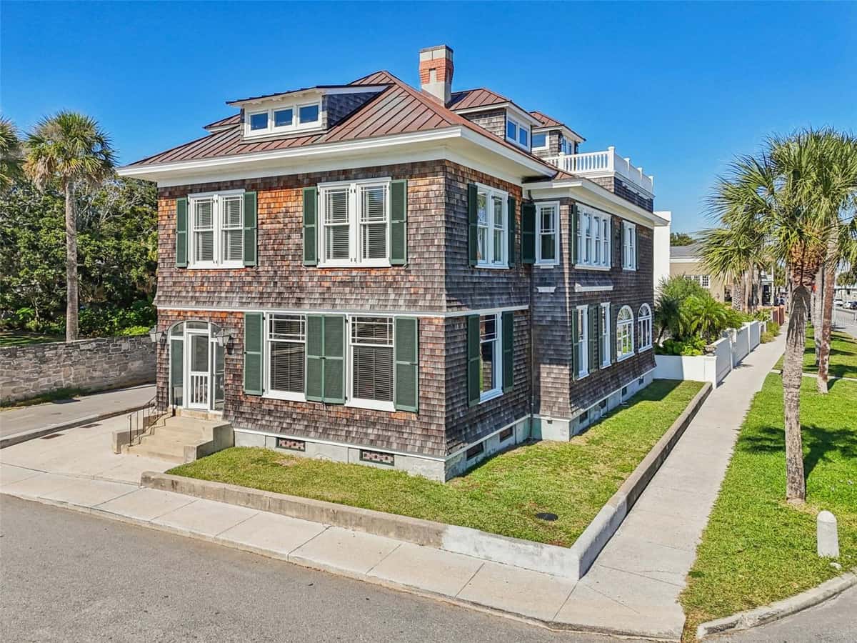178 AVENIDA MENENDEZ