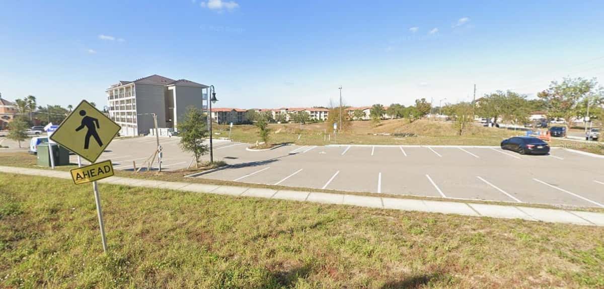 811 RETREAT BOULEVARD