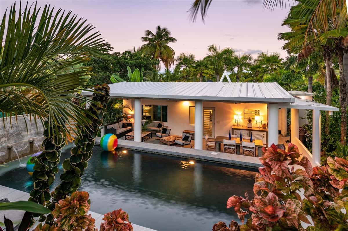 300 PALM COTTAGES