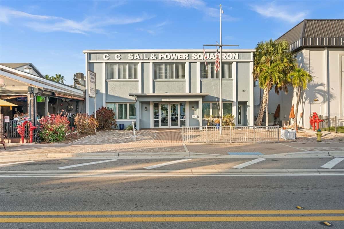 917 47TH TERRACE