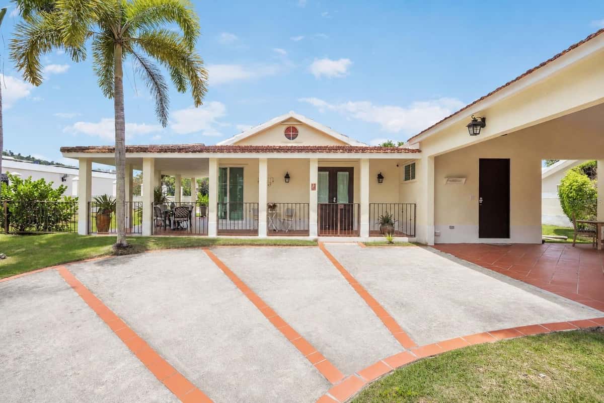 351 CAMINO DE LOS LIRIOS
