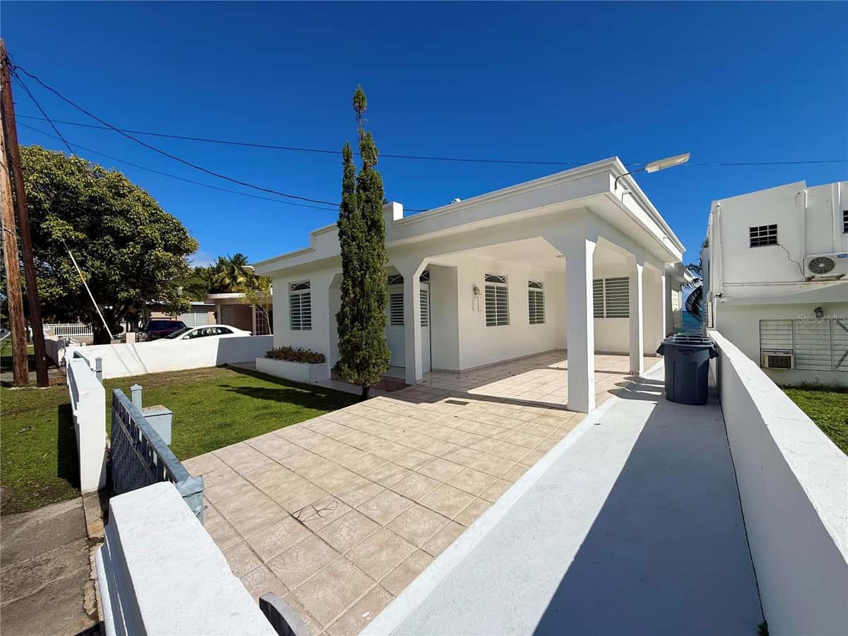 Carr#3 BEACH FRONT HOUSE AVENUE