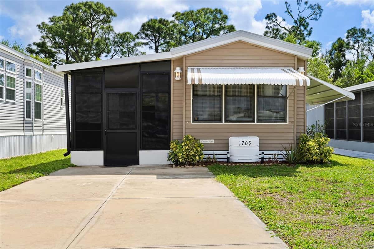 1703 MANATEE LOOP