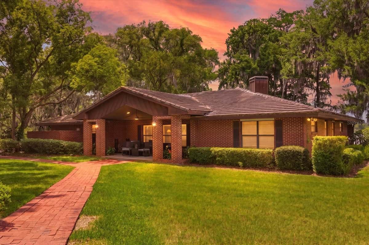 4910 LAKE DRIVE