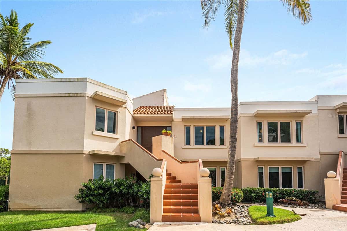 86 LAKESIDE VILLAS