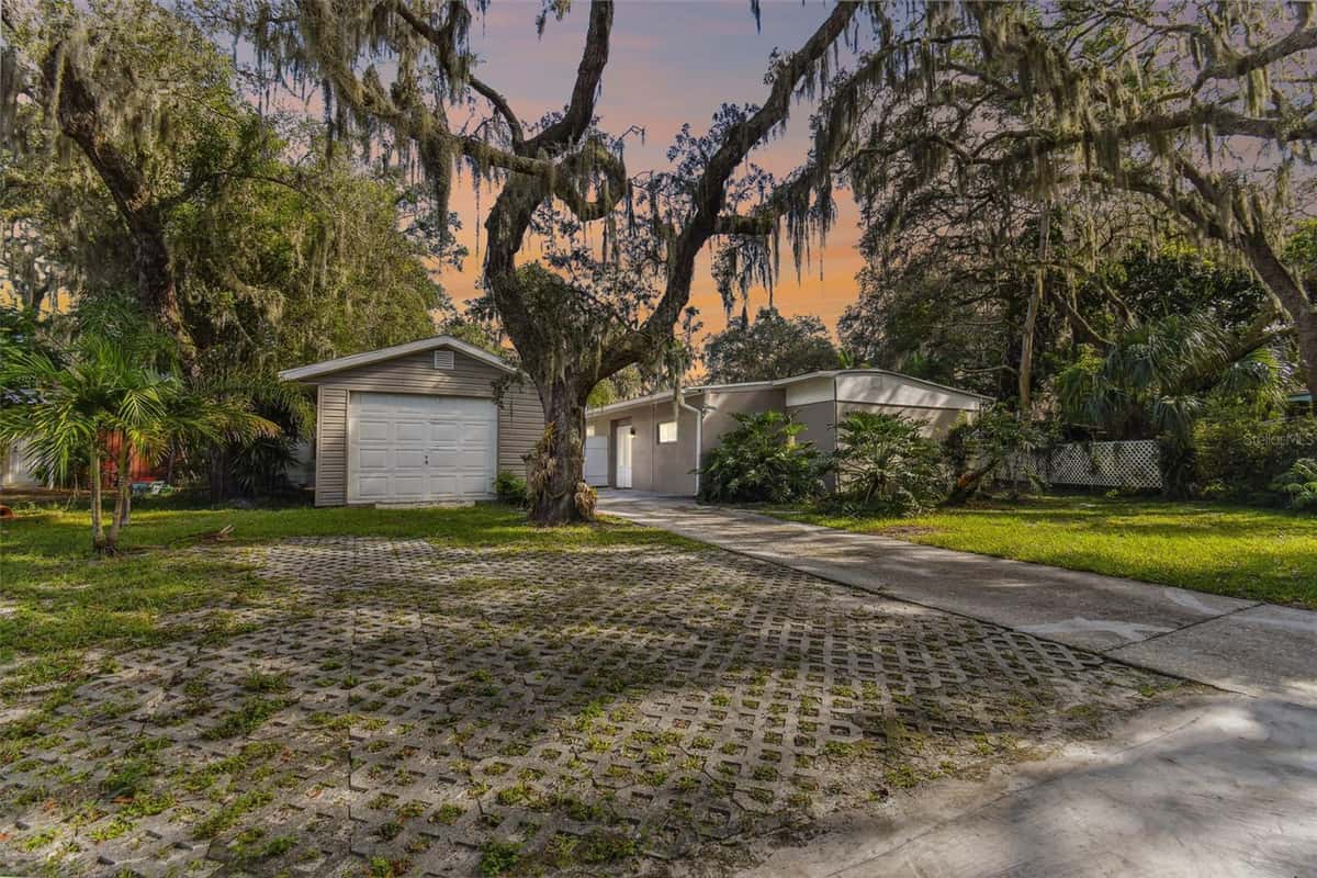 414 JOYCE AVENUE