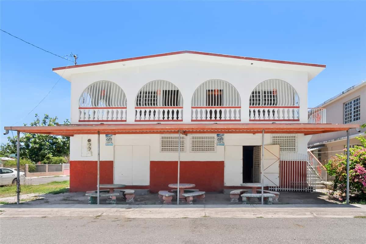 638 CALLE B COM. SERRANO