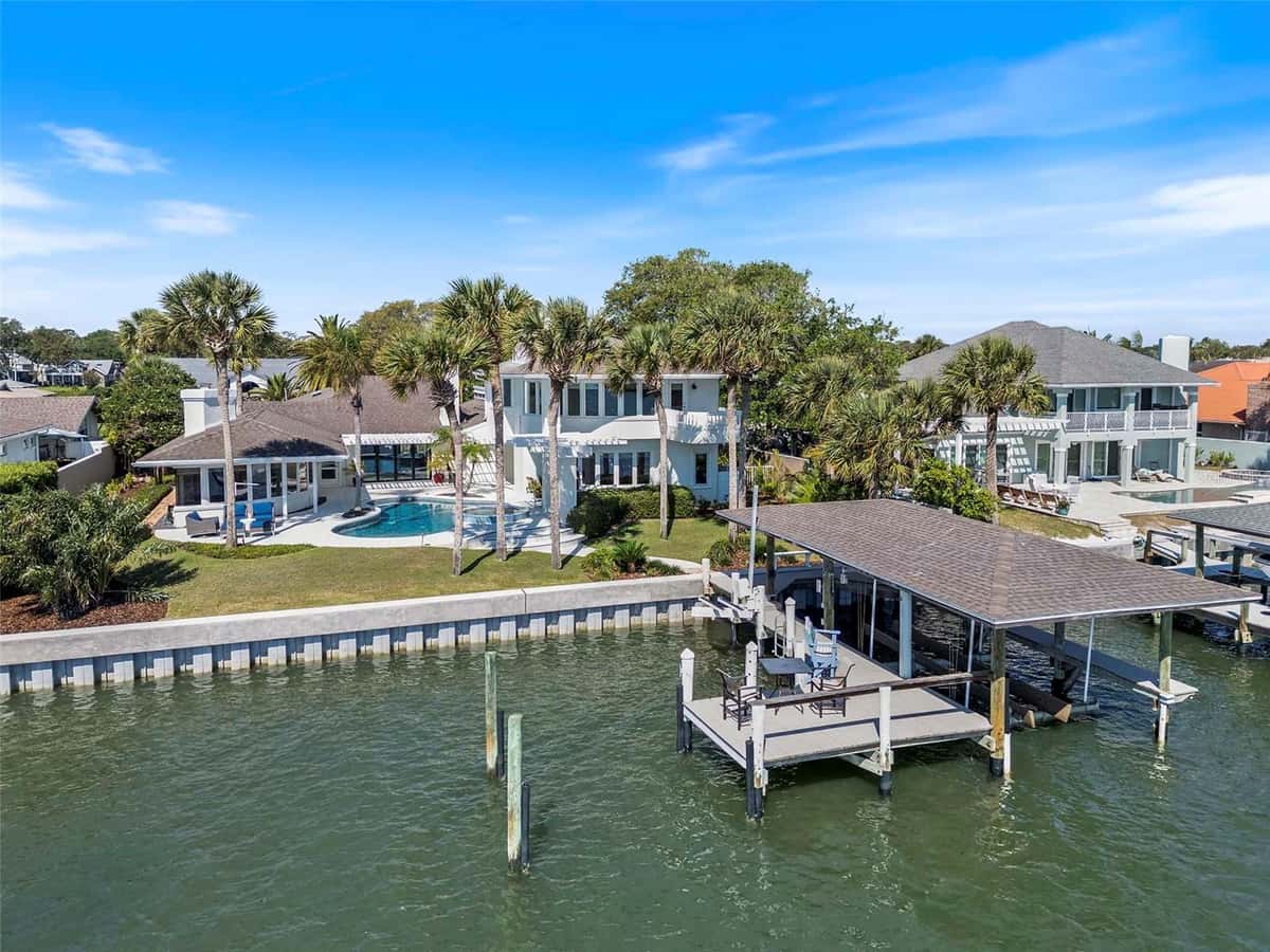 1215 COMMODORE DRIVE