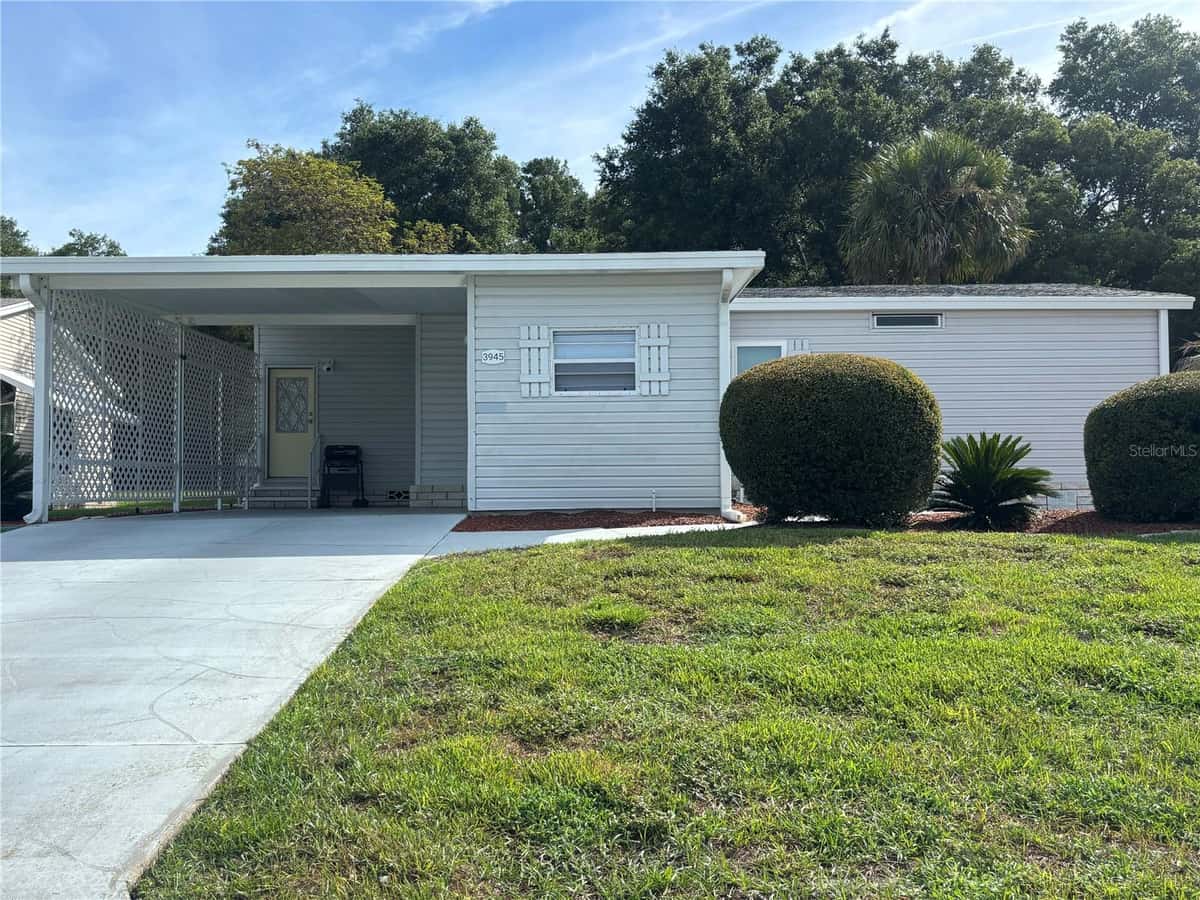 3945 CITRUS CIRCLE