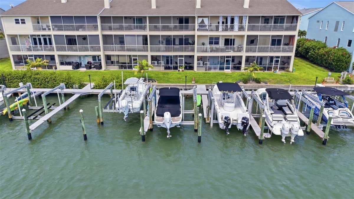 1109 PINELLAS BAYWAY