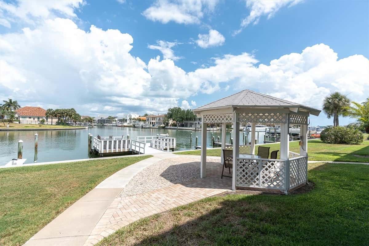 719 PINELLAS BAYWAY