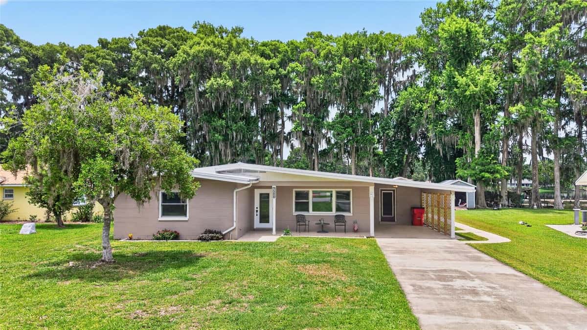 7588 CRESCENT LOOP
