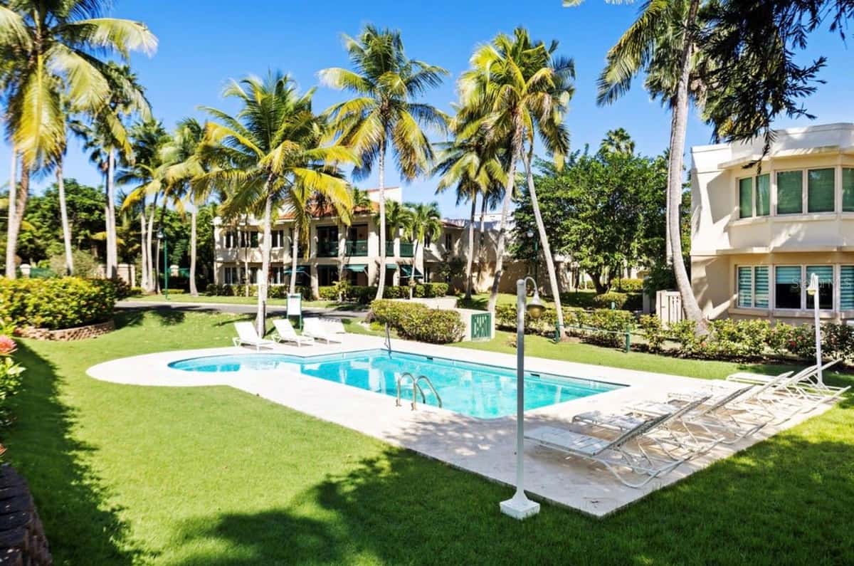 86 LAKESIDE VILLAS