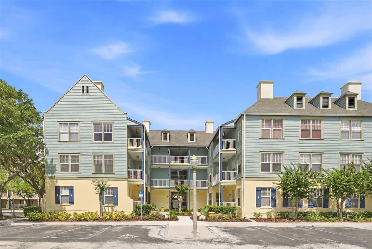 611 CAMPUS STREET