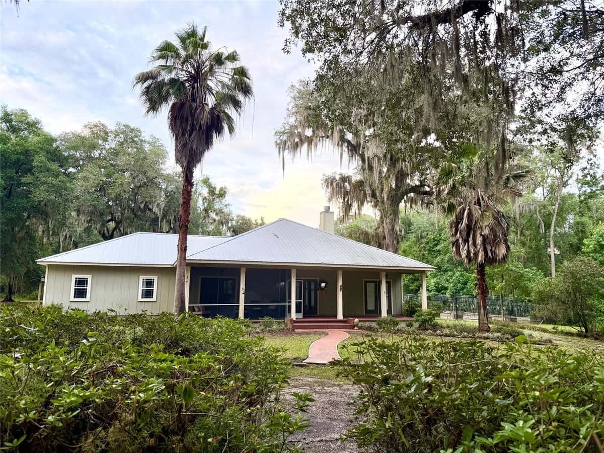 1043 COUNTY ROAD 21B