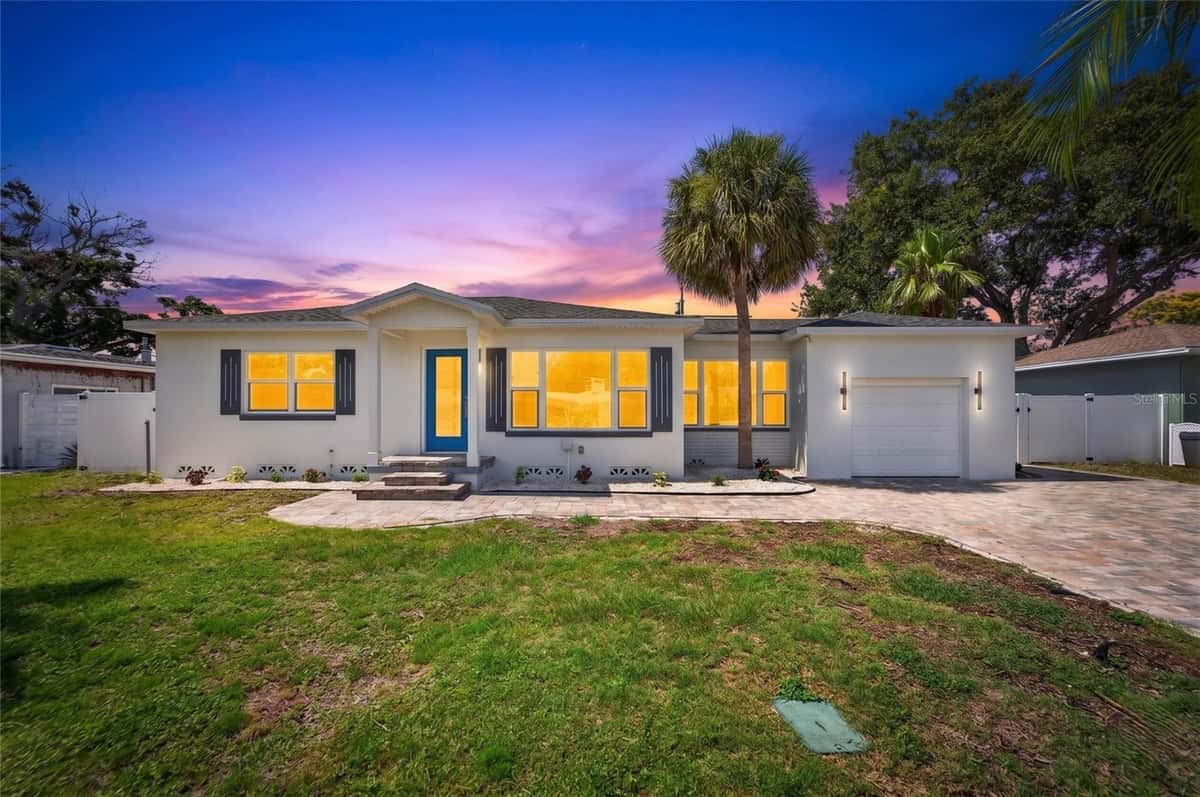 4810 DEL RIO WAY