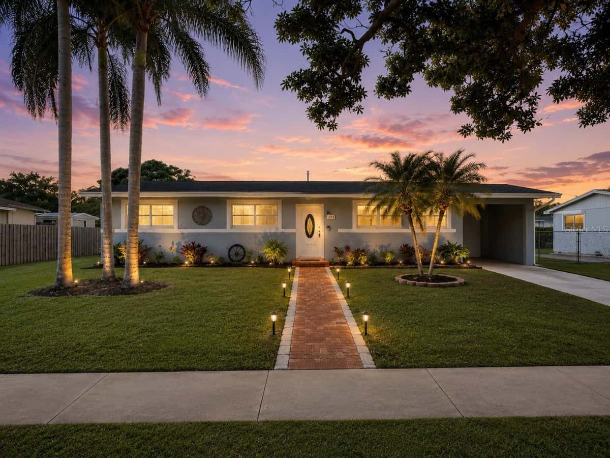 1029 COUNTRY CLUB CIRCLE
