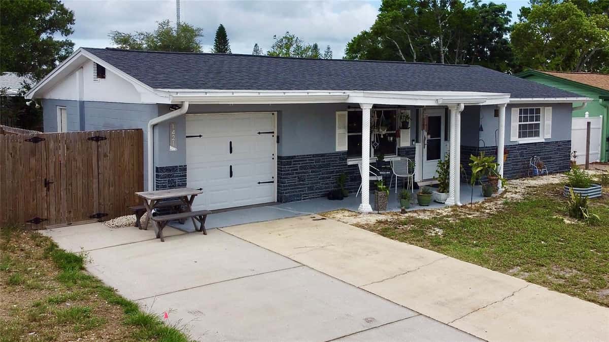 1421 WICKHAM LANE
