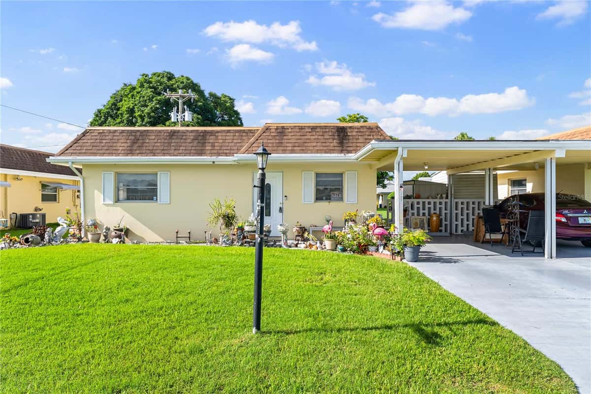 2208 GARDENIA WAY