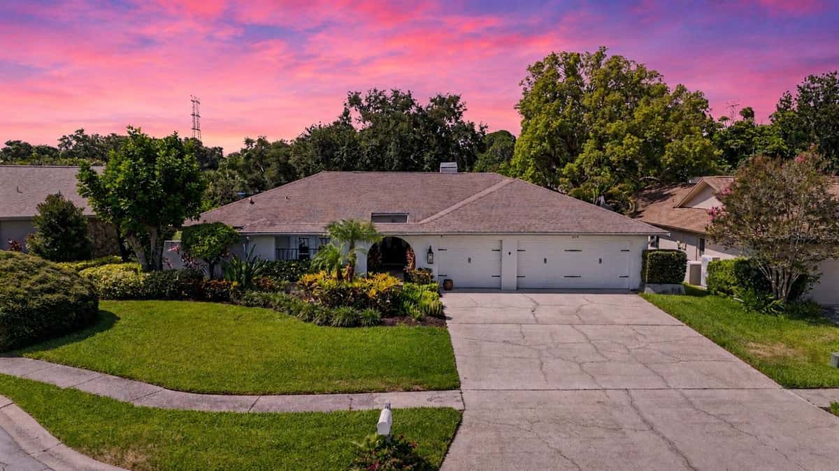 2717 REDFORD COURT