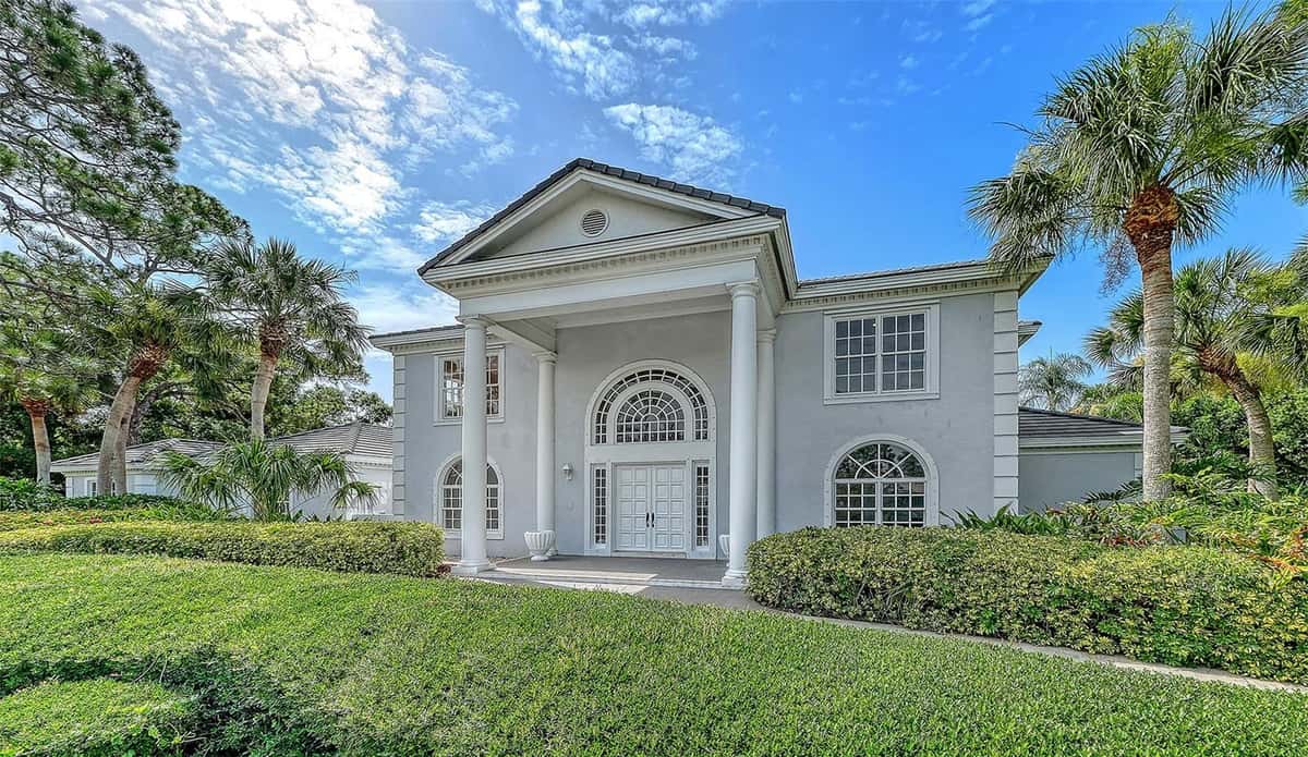 916 MACEWEN DRIVE