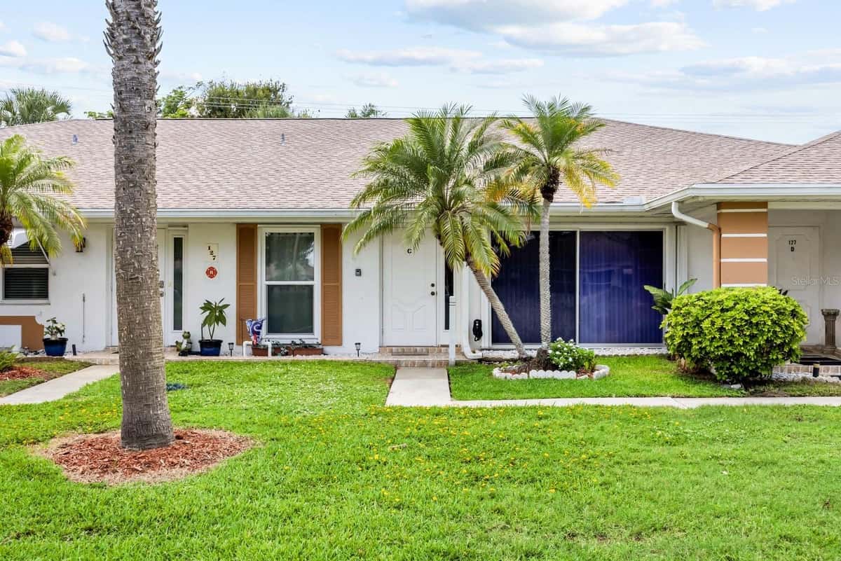 127 LAKES END DRIVE