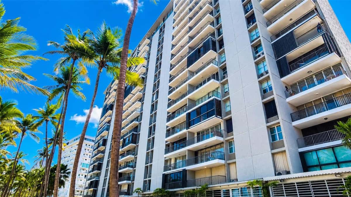 4745 AVE ISLA VERDE