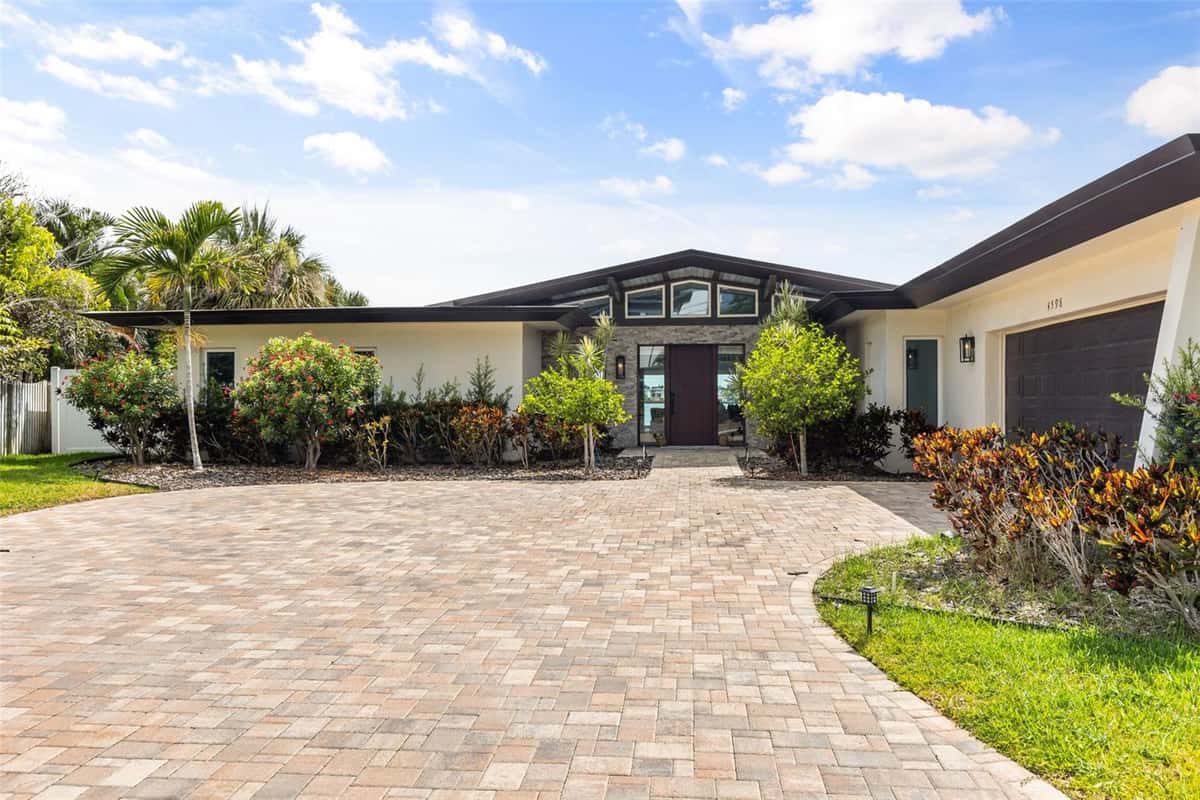 4598 CLEARWATER HARBOR DRIVE