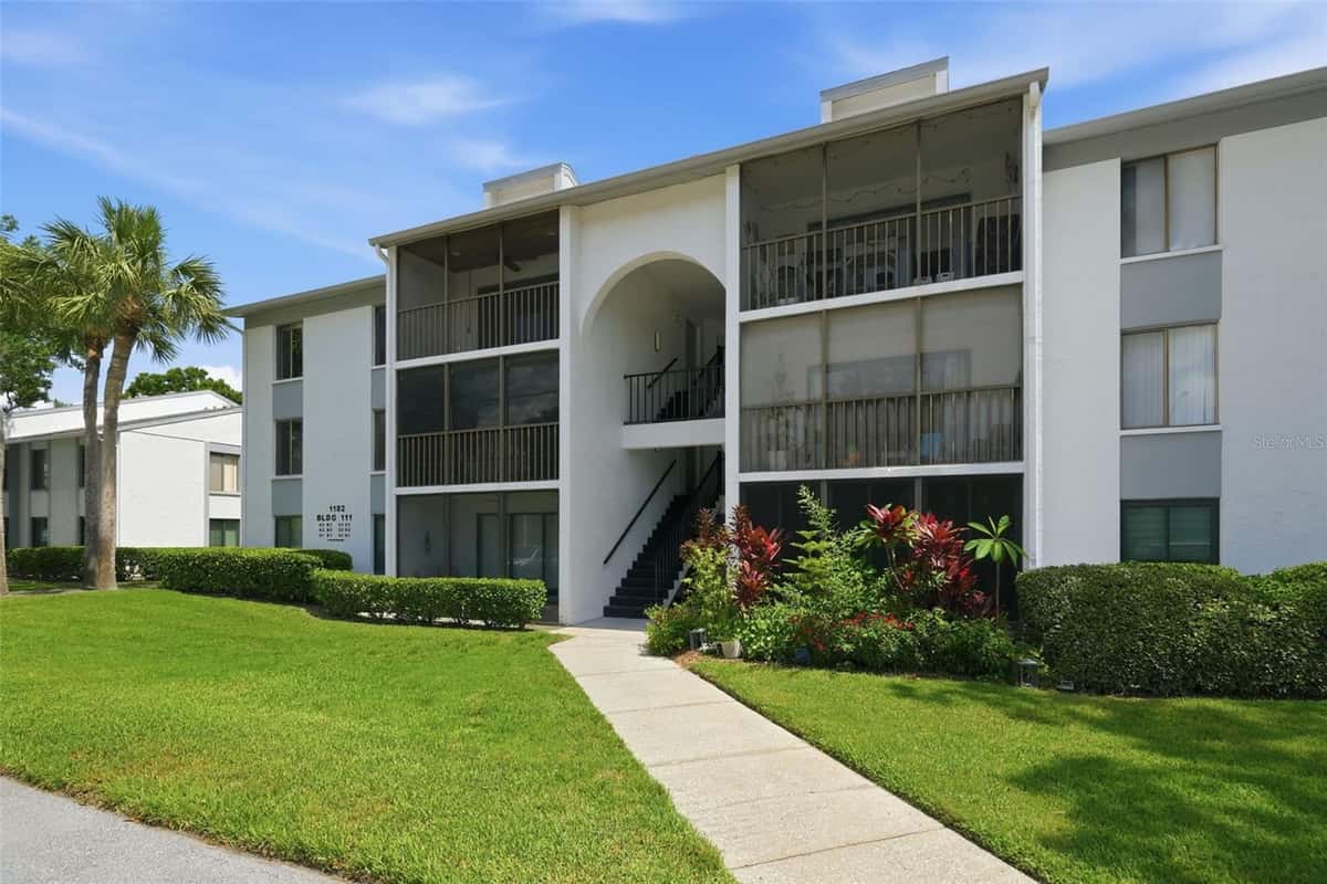 1182 PINE RIDGE CIRCLE