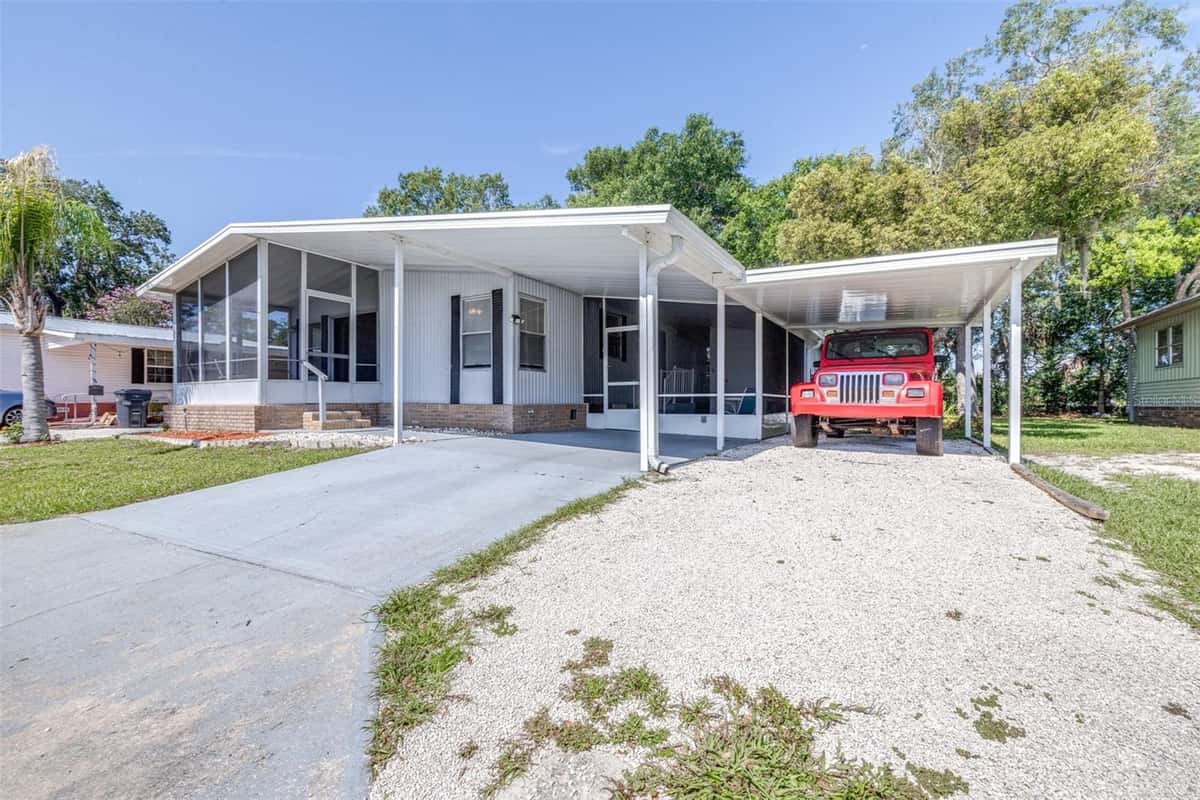 17 WOODLAND CIRCLE