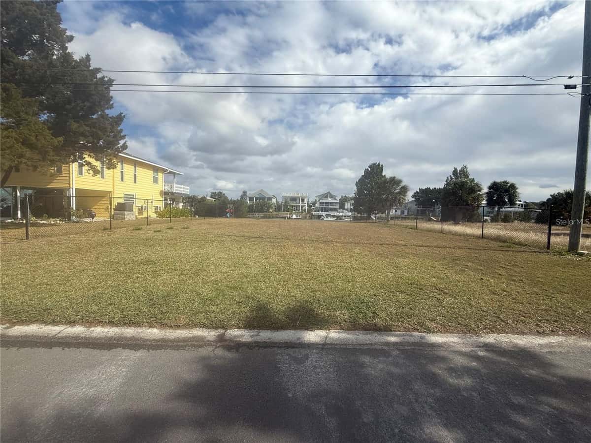 3220 AZALEA DRIVE