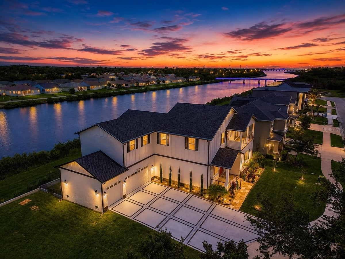 3426 CHANNELSIDE COURT