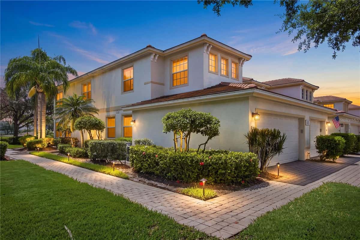 3010 MEANDERING WAY