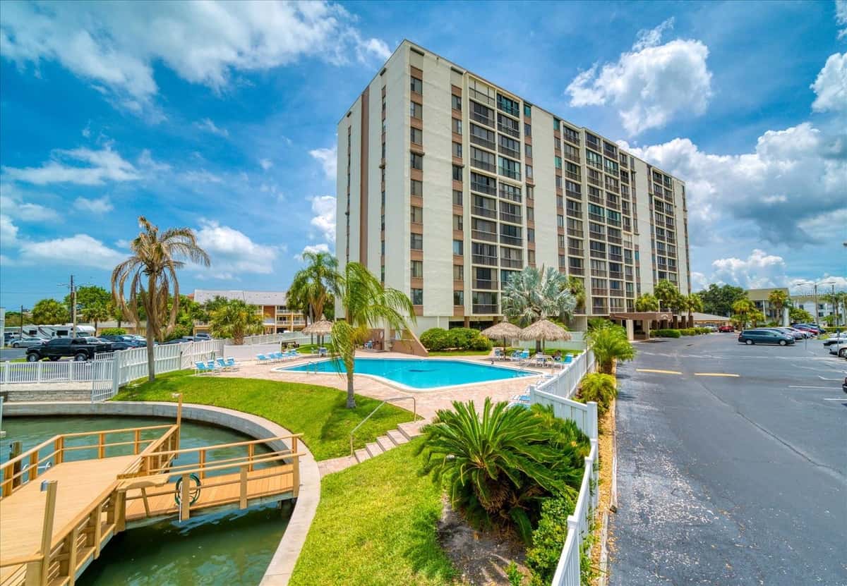 255 DOLPHIN POINT