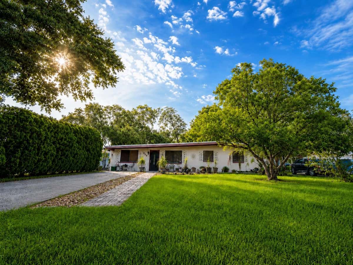 608 DIXIE LANE