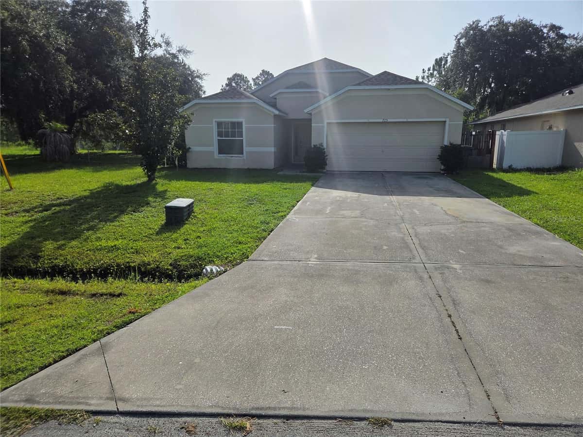 725 ROBIN COURT