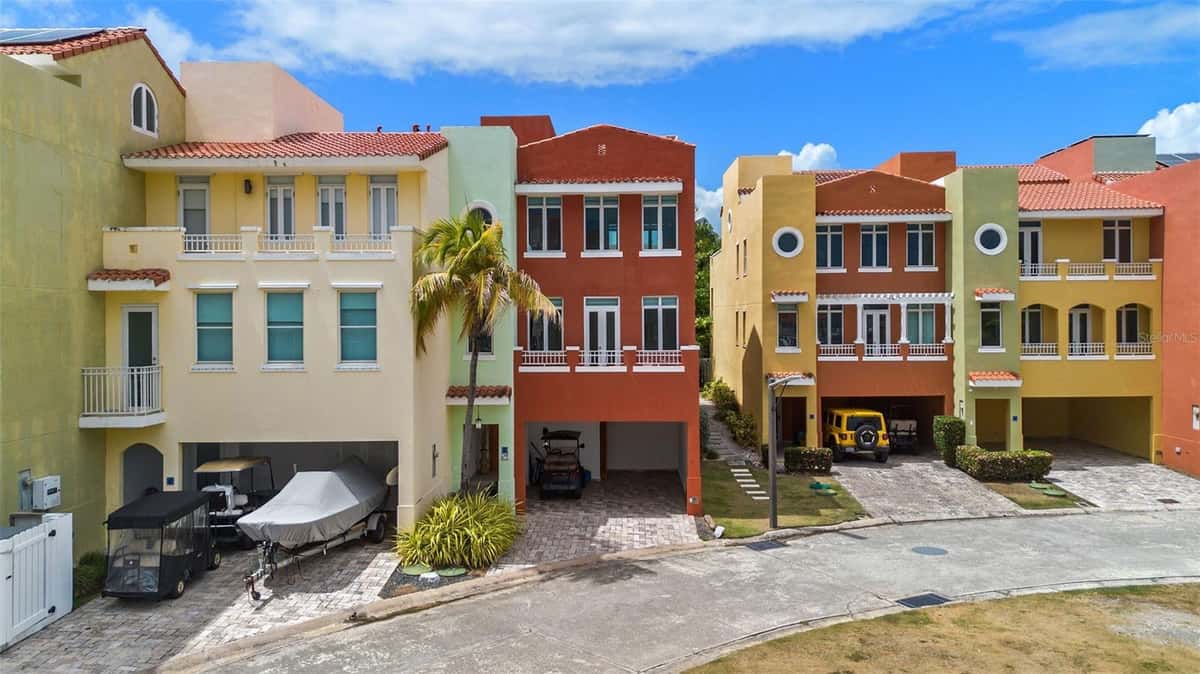 300 HARBOUR DRIVE