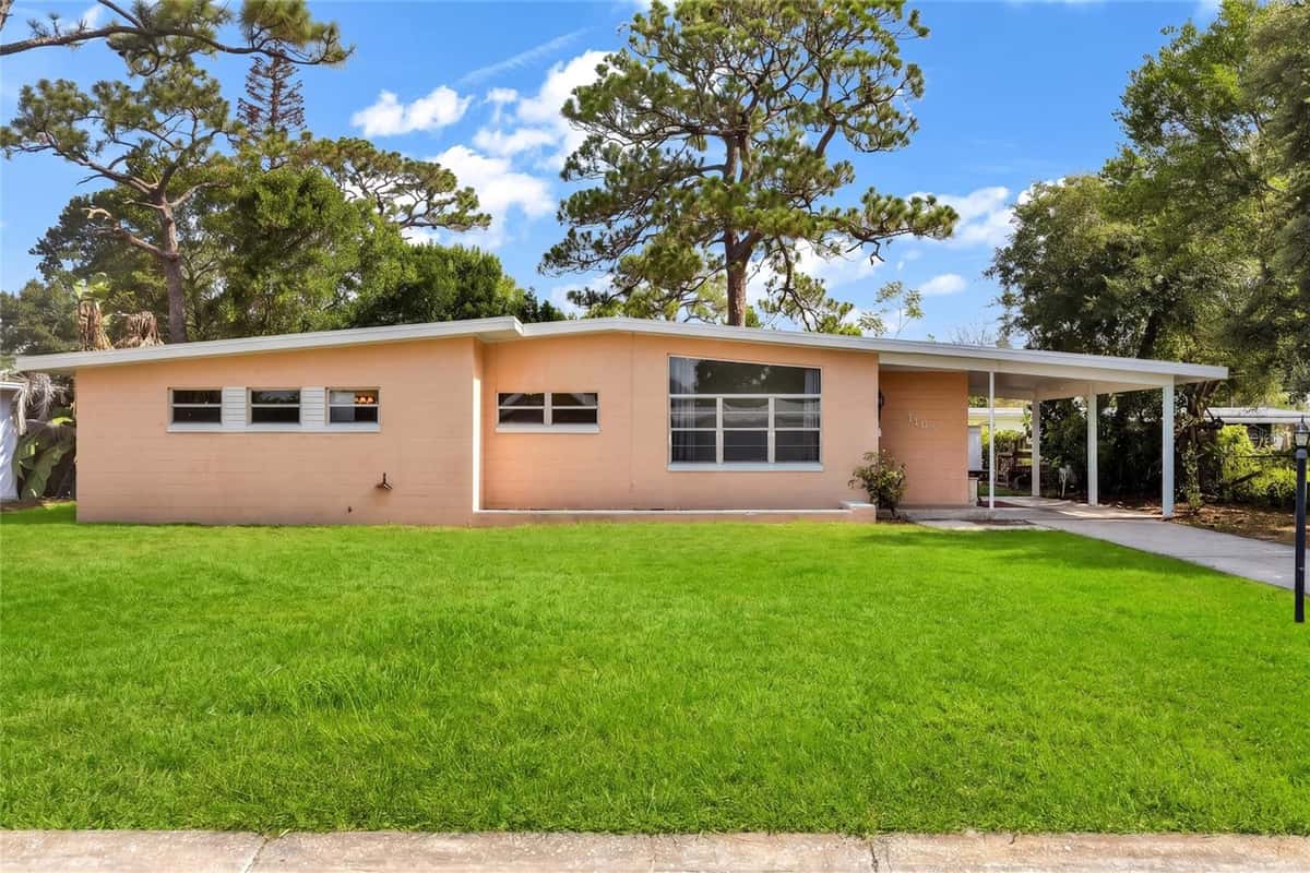 1106 MYRTLE LANE