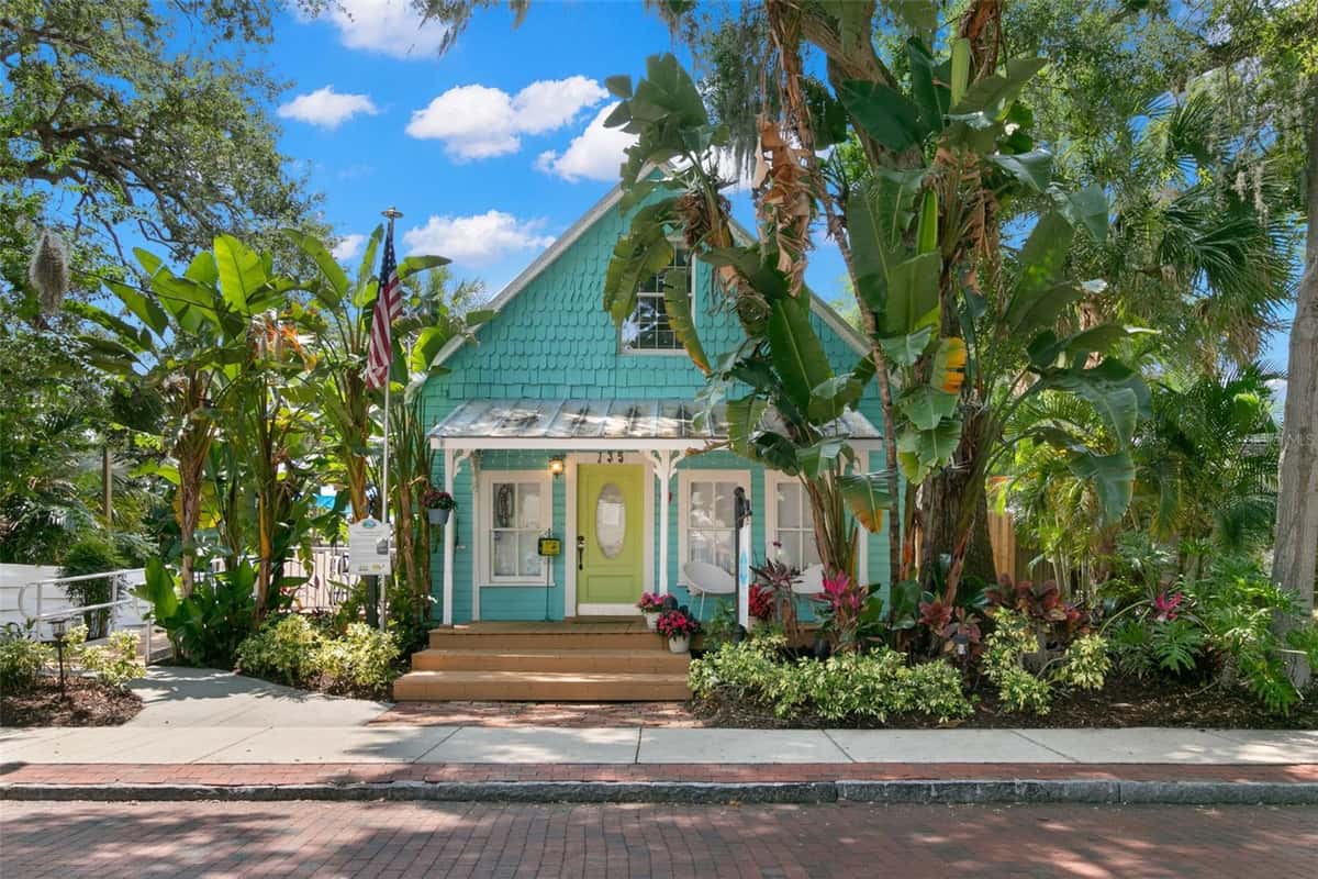 135 4TH AVENUE