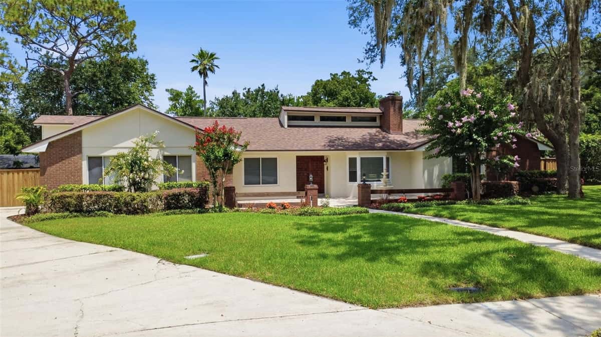 210 RIDGEWOOD COURT