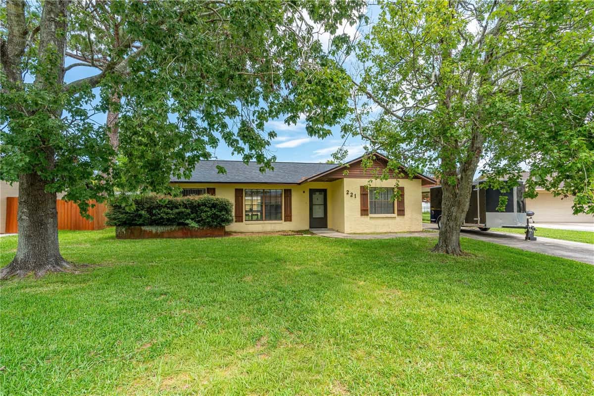 221 CHERRYWOOD LANE