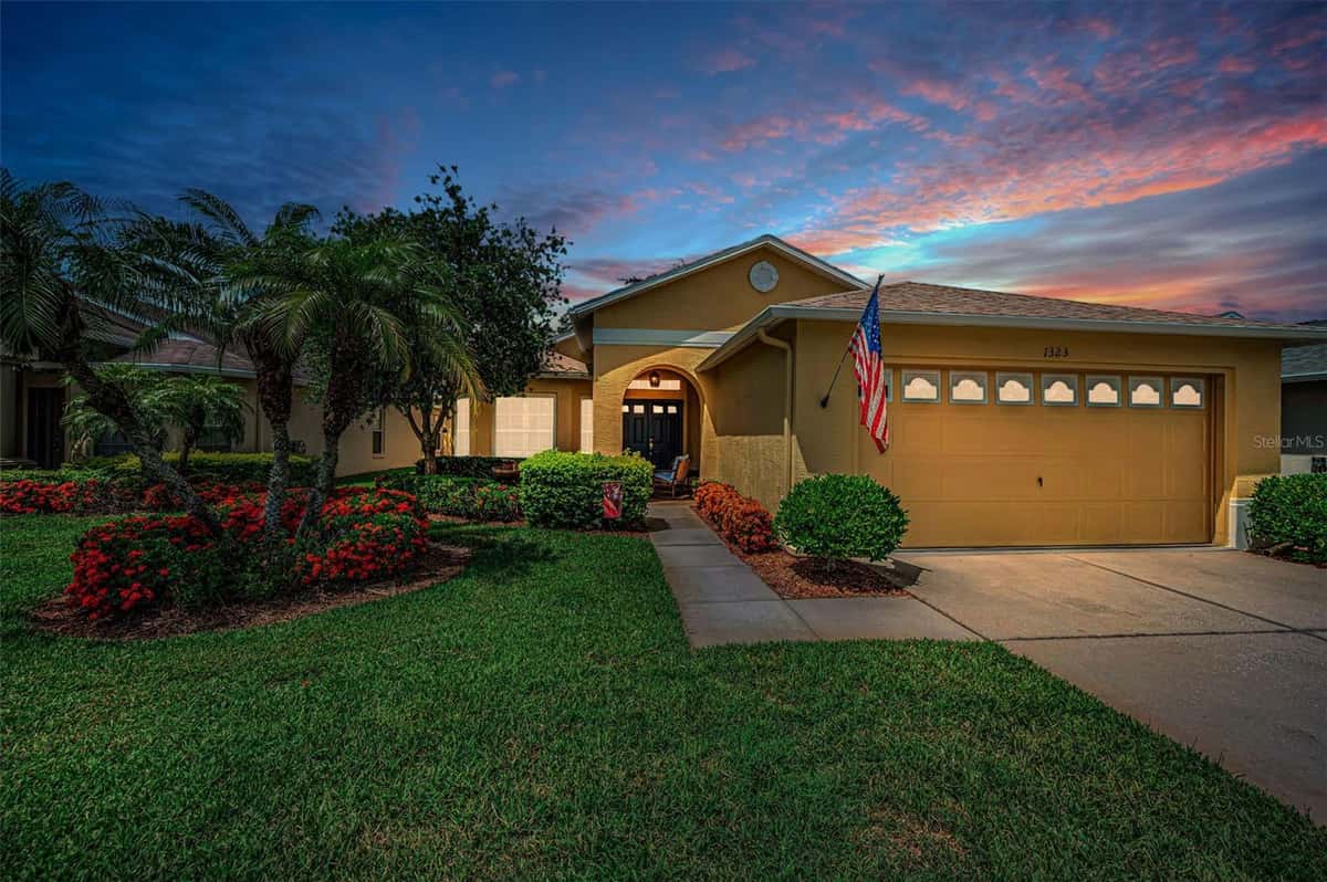 1323 WINDING WILLOW DRIVE
