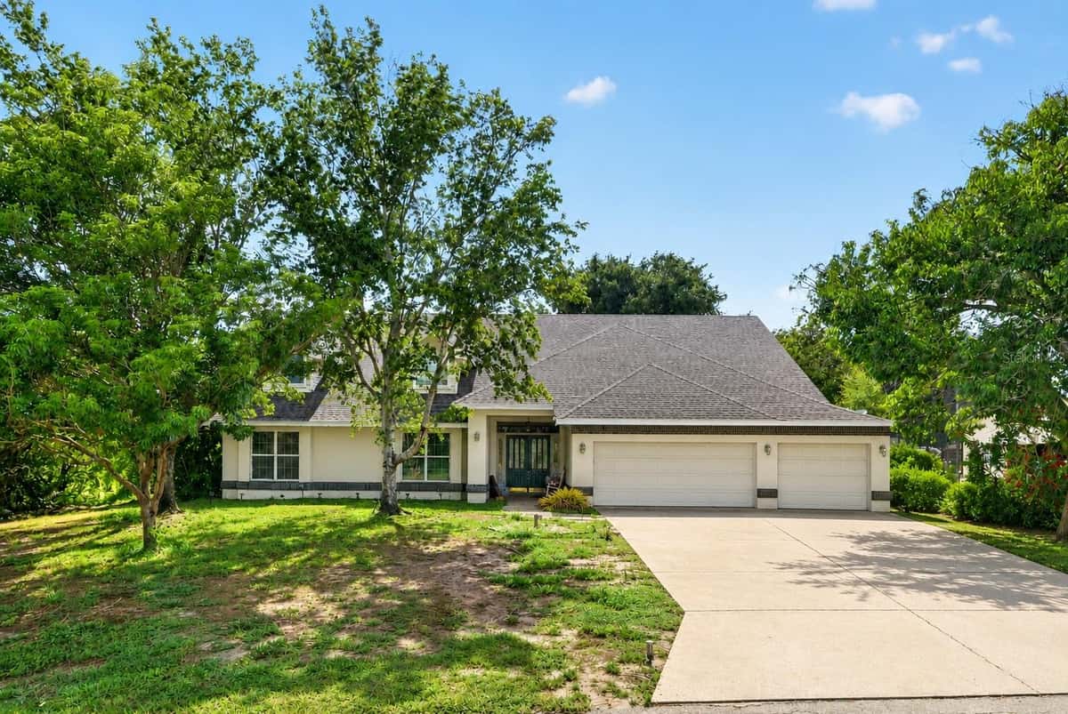 421 WILLOW OAK COURT