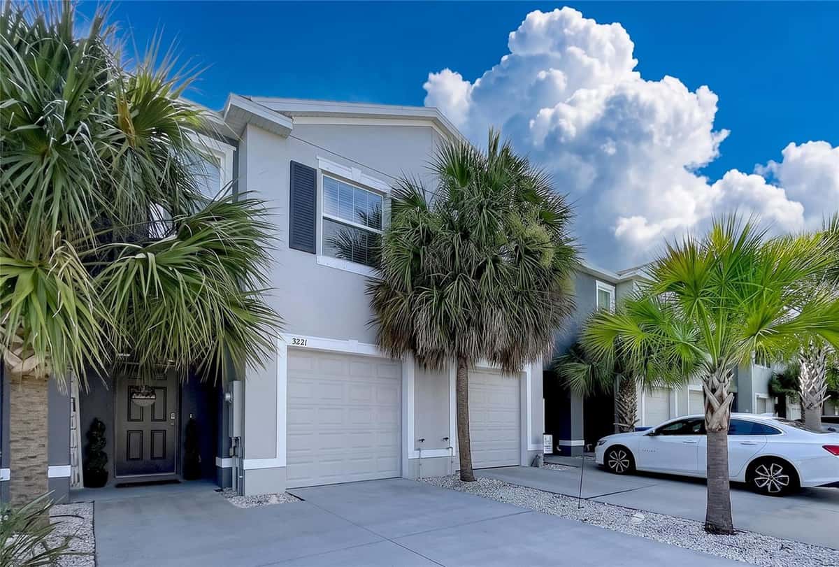 3221 PLEASANT WILLOW COURT