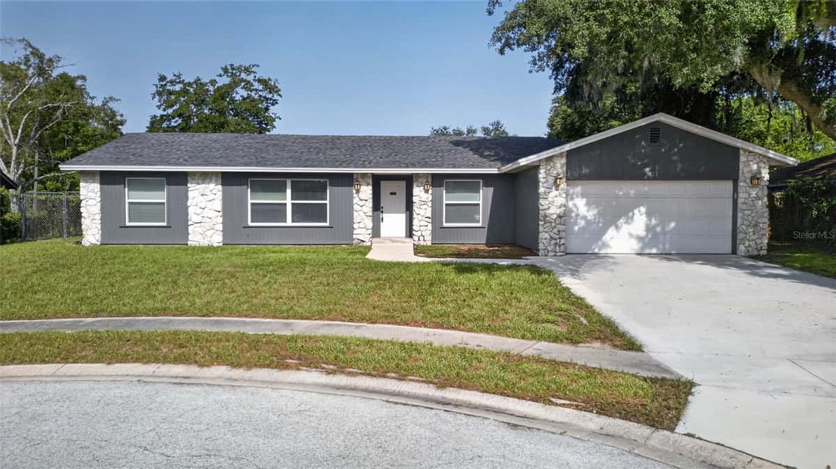 811 HARBOUR COURT