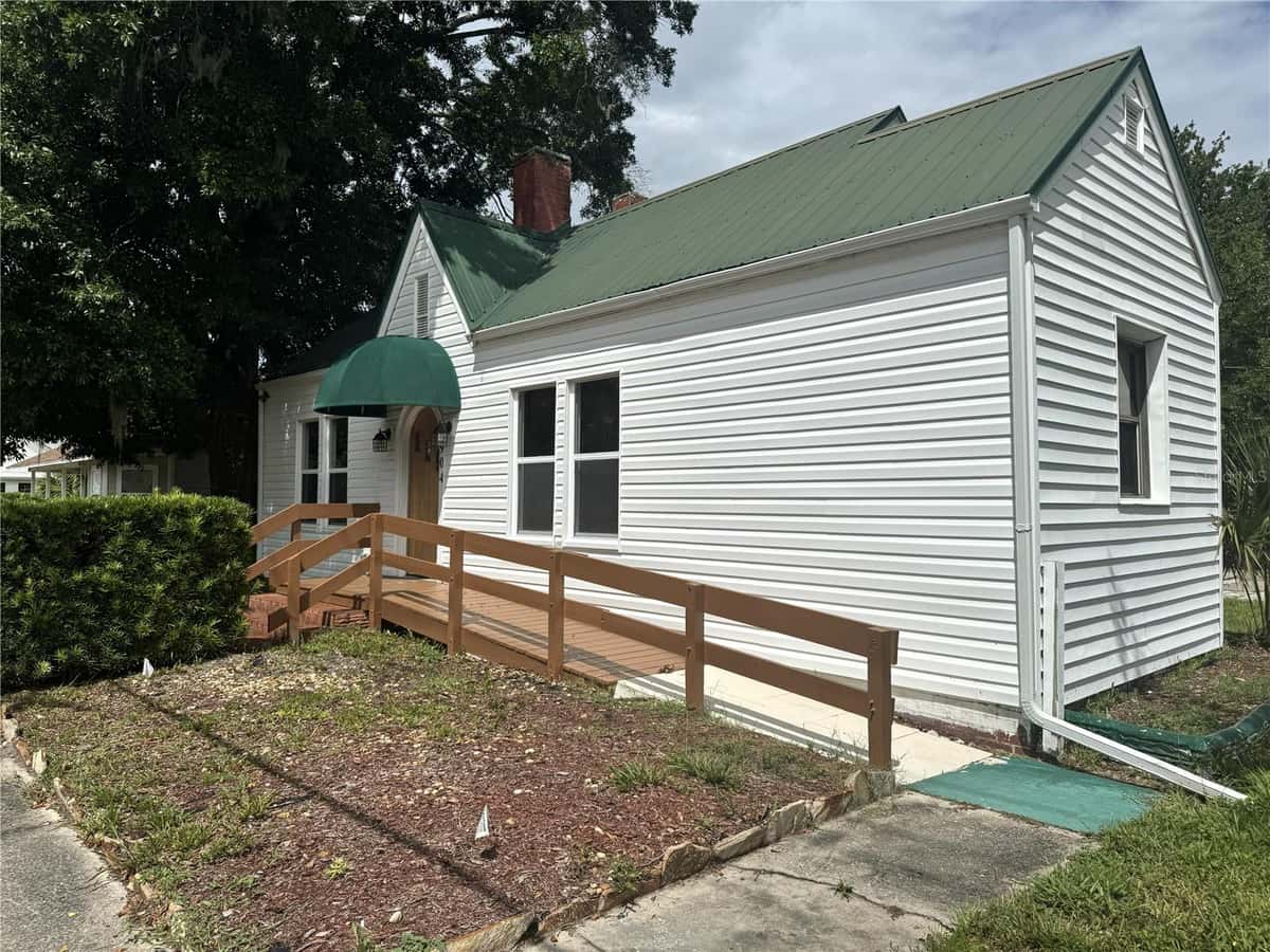 904 MOODY BOULEVARD