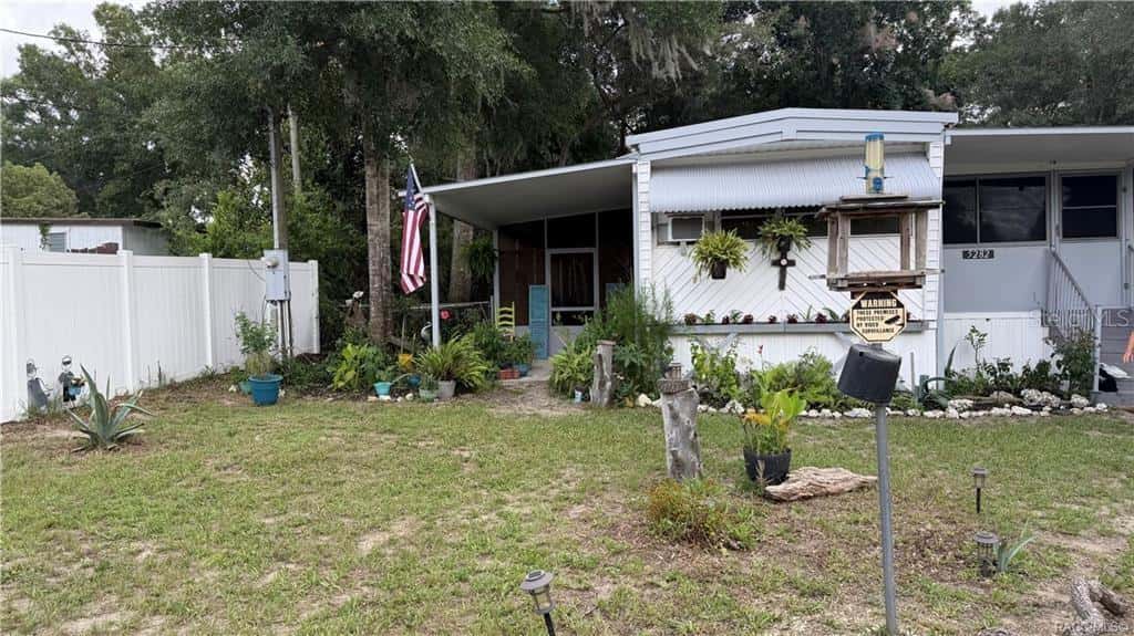5282 BLADE LANE